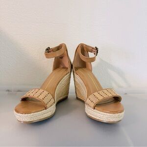 🌻 Report Women's Tan Ankle Strap Wedge Sandals Size 7